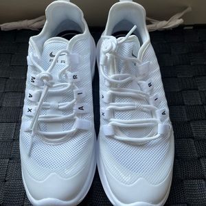 Women’s Nike Air Max Axis